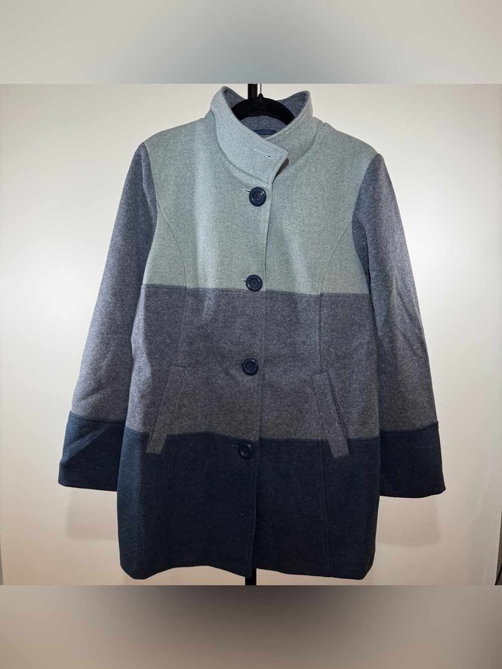 Isaac Mizrahi Live! Colorblock Peacoat Blue Grey Size Medium M Winter Jacket